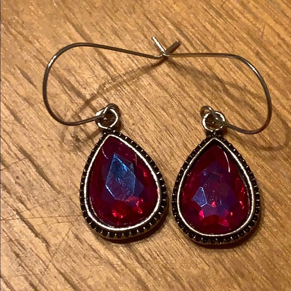 Earrings - Picture 1 of 4